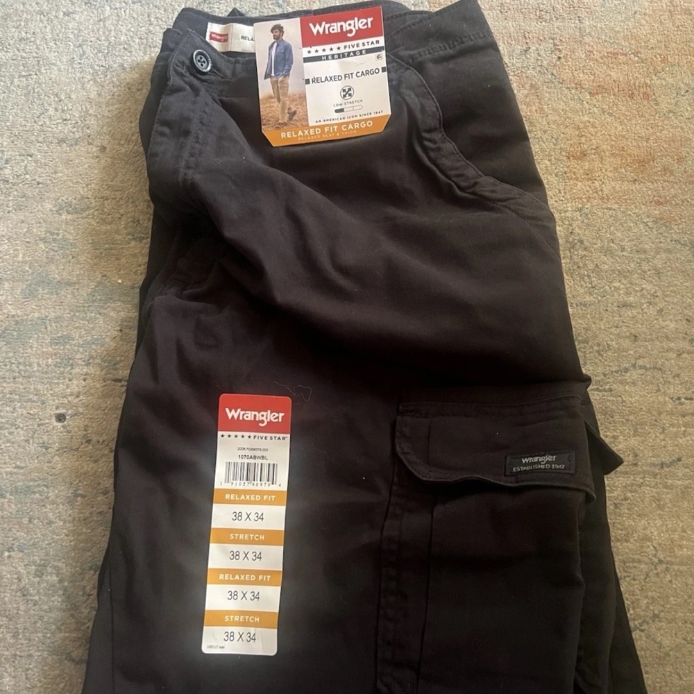 Brand new with tags Wrangler cotton men’s cargo pants size-38waist x 34 length